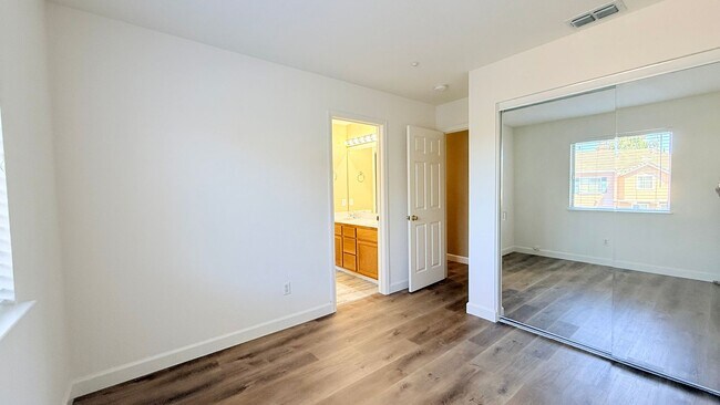 Building Photo - Bright and Airy 3BD/2.5BA Townhouse in Shadowhawk Community, Danville- Available NOW!