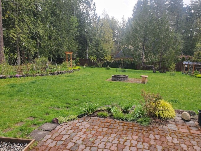 Building Photo - Beautiful home over the Hammersley Inlet