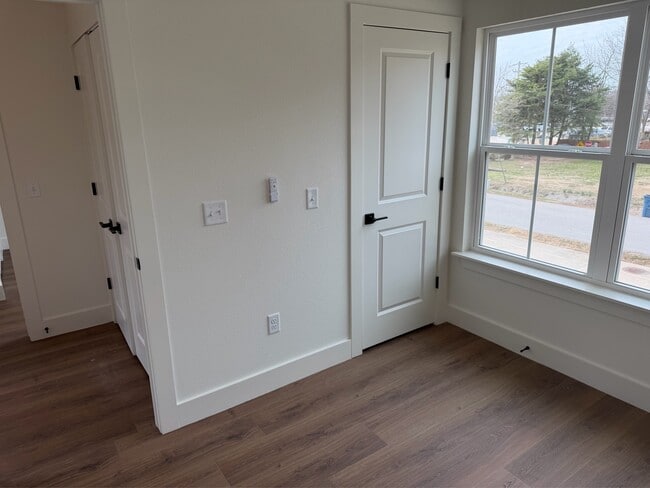 Building Photo - 408 2nd Ave SE