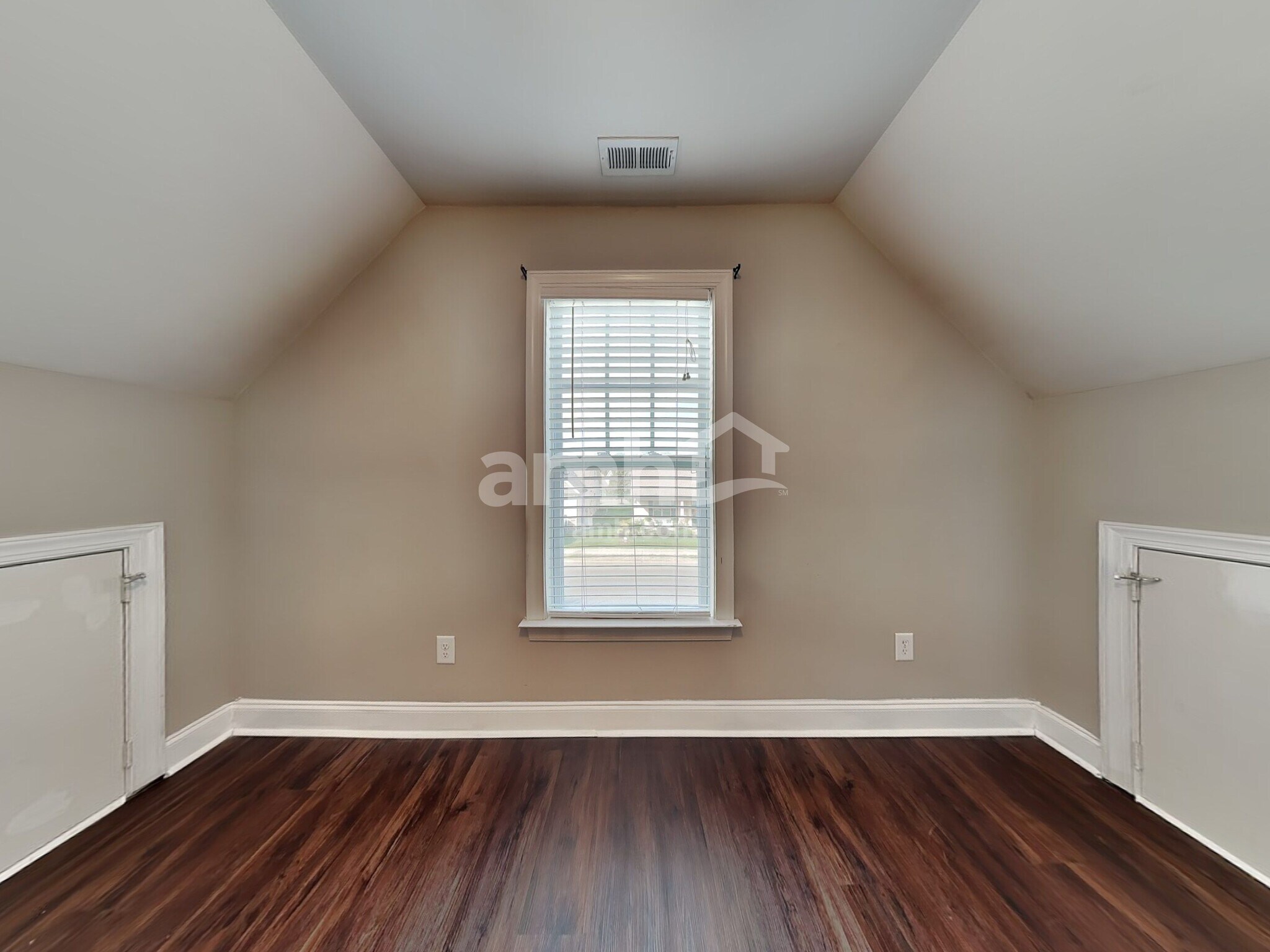 Building Photo - 1405 Yellow Wood Dr