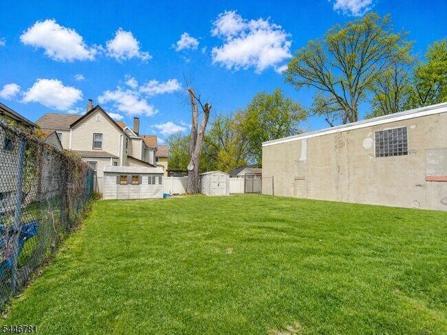 Building Photo - 351 Railroad Ave