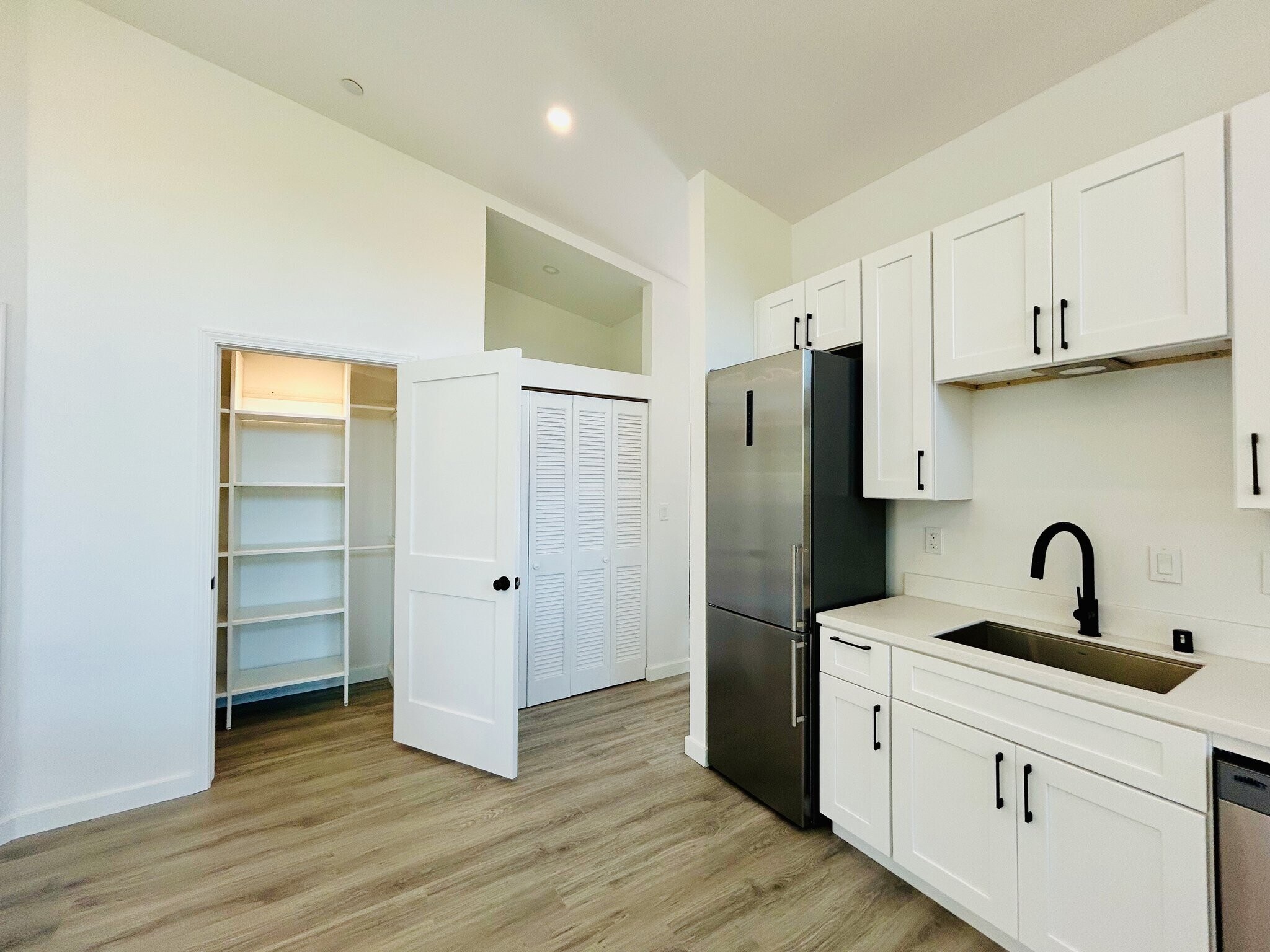 Building Photo - 870 Windridge Cir