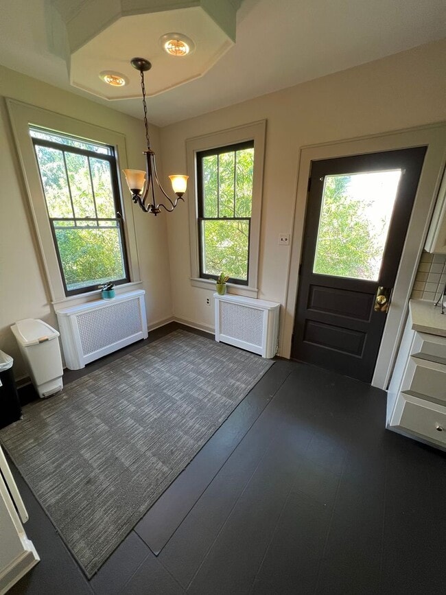 Building Photo - Beautiful 4 BR Brick Cape Cod in Lancaster!