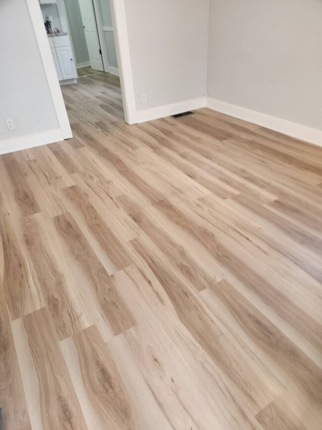 Building Photo - 12709 Parkhill Ave