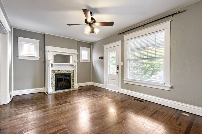 Building Photo - LOCATION LOCATION!! Brick townhome located in the highly desirable Wash Park West neighborhood!