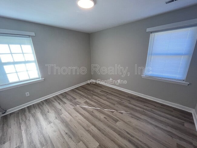 Building Photo - 1318 Maple St