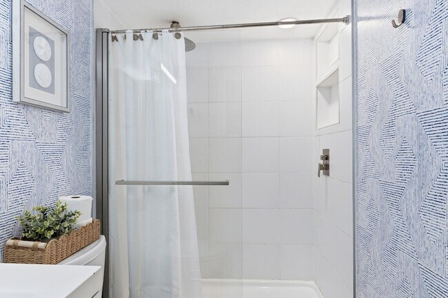 Building Photo - 3000 Riomar St