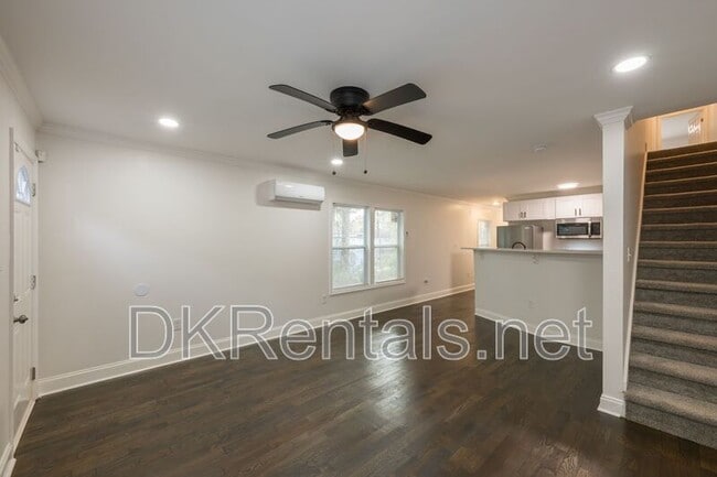 Building Photo - 2027 Lois Pl NW