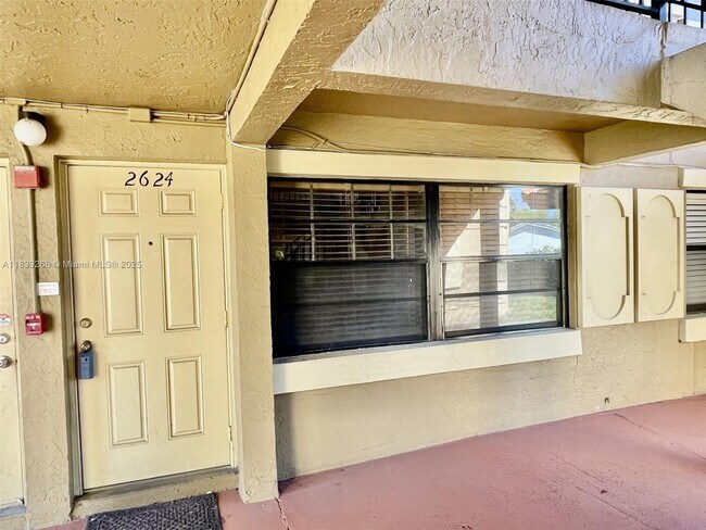 Building Photo - 2624 Riverside Dr