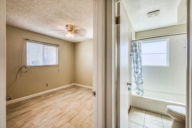 Building Photo - 4555 Sun Valley Dr