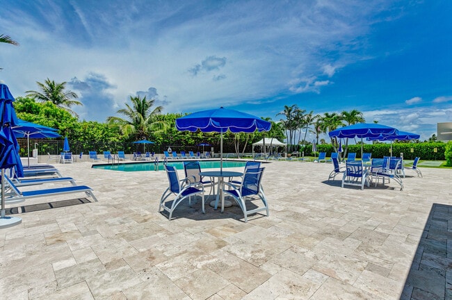 Building Photo - 145 S Ocean Ave