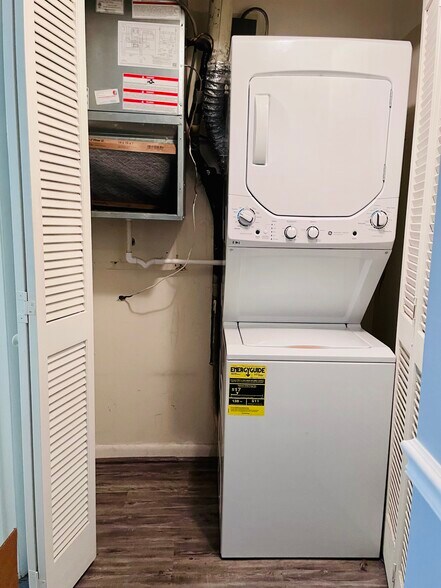 in unit washer/dryer - 5260 Crossbow Cir