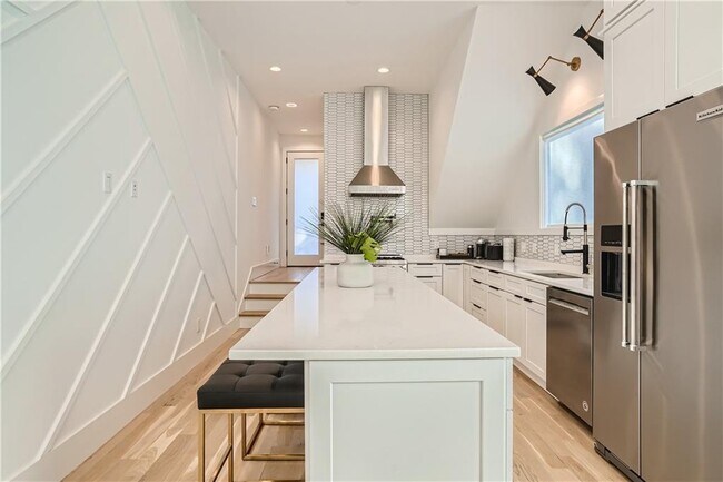 Building Photo - 997 Wylie St SE