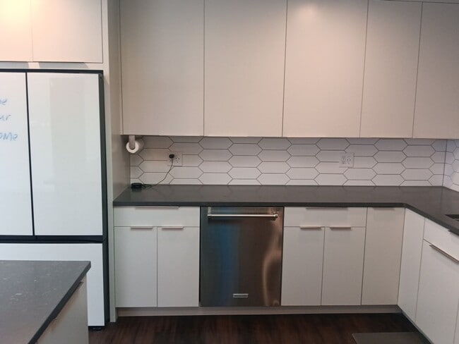 Building Photo - 4 Bedroom, 3 Bathroom Home! Schedule a Showing!!