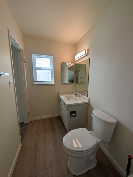 1.75 Bath (en suite) - 2660 Spyglass Dr