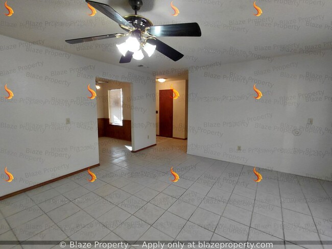 Building Photo - 3 Bed 2 Bath Home with a Garage For Rent