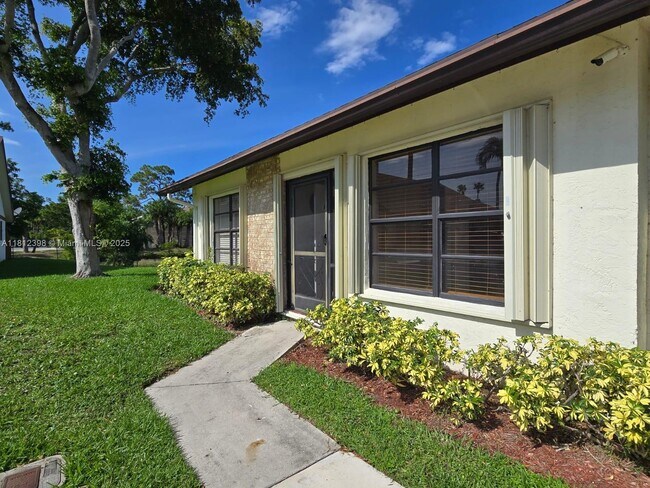 Primary Photo - 1120 Parkside Green Dr