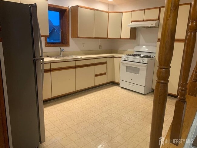 Building Photo - 11 Pelham Ave