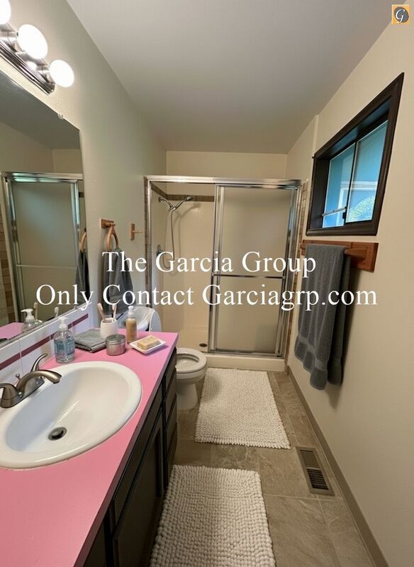 Building Photo - 17949 SE Arista Dr