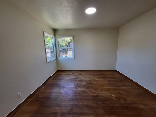 Building Photo - Single Story Home Located in the hills of ...