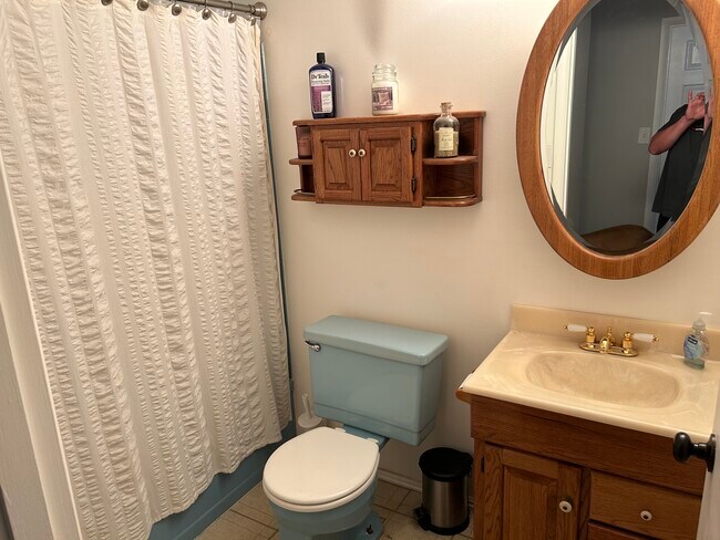 Building Photo - 602 Flint Rd