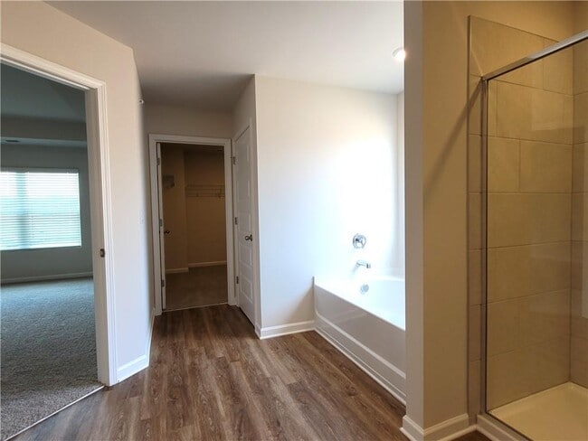 Building Photo - 310 Sound Cir