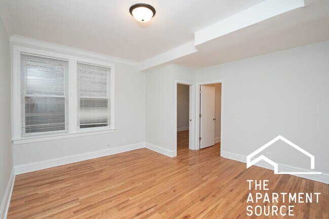 Building Photo - 1255 N Harding Ave