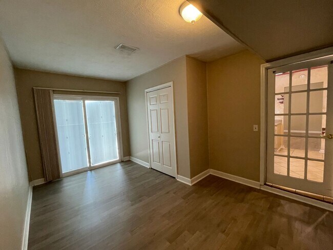 Building Photo - Home For Rent