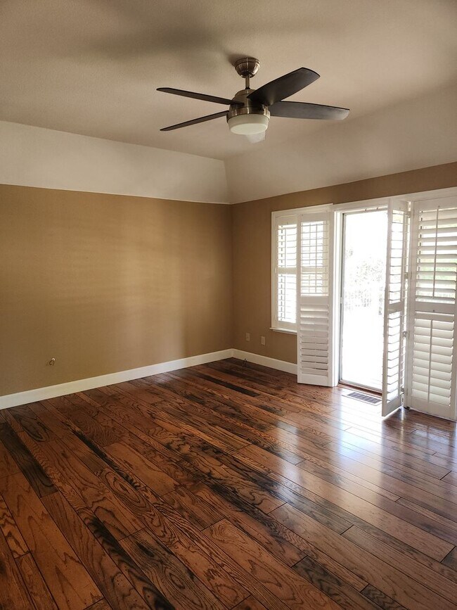 Building Photo - Lovely 4 bedrooms, 3 bathrooms in Windsor