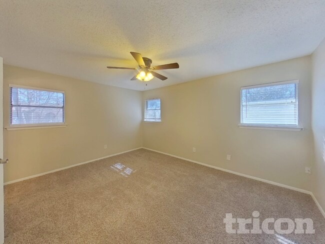 Building Photo - 1012 Wembley Rd