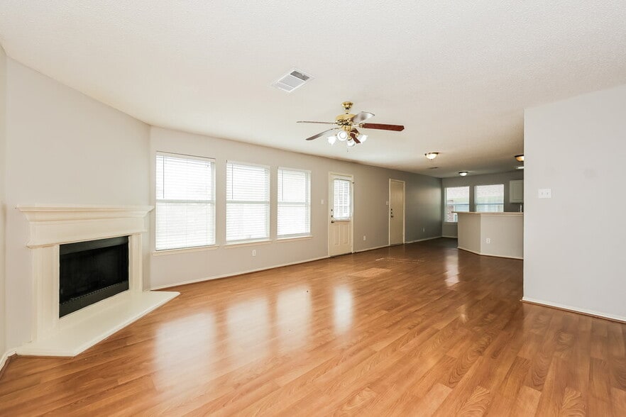 Building Photo - 735 Cedarwood Dr