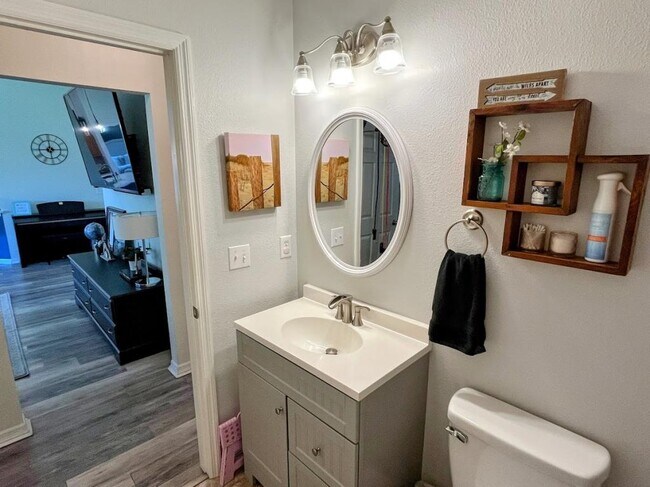 Building Photo - 33 Wheeling Ln