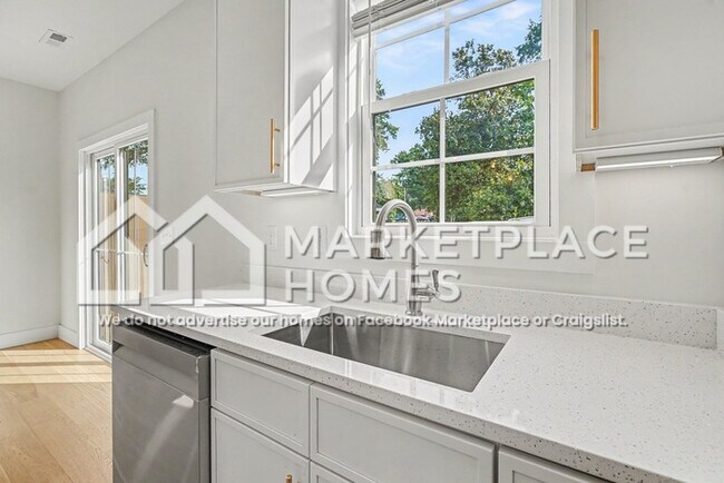 Building Photo - 3 Taverly Dr