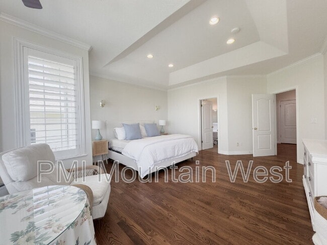 Building Photo - 49 E Fairway Dr