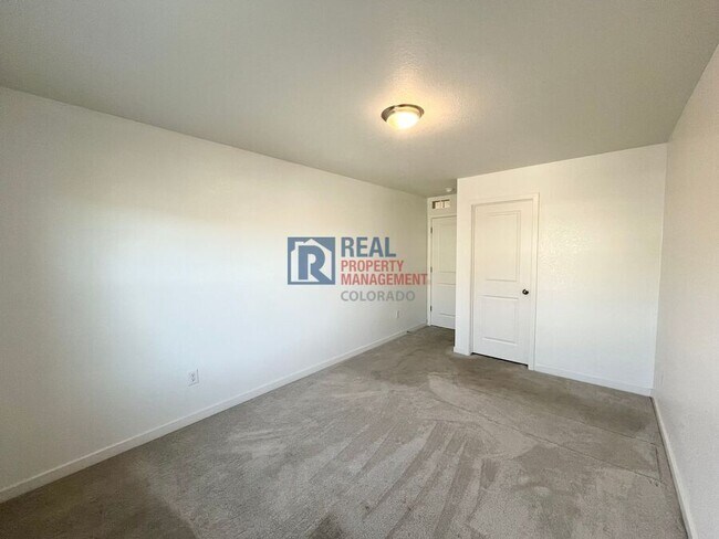 Building Photo - 17590 E 95th Ave