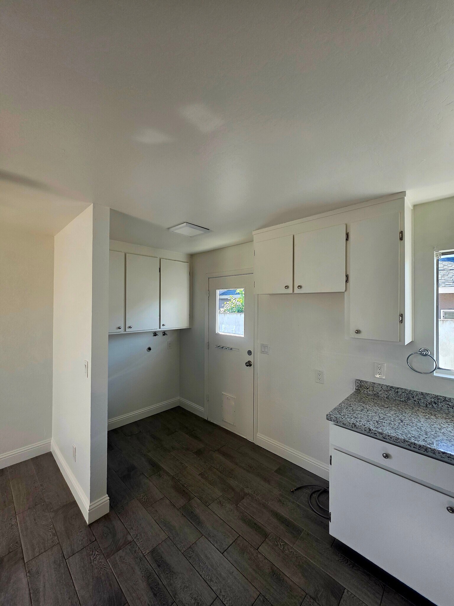 Building Photo - 327 N Lincoln Ave