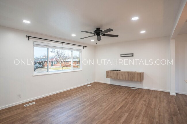 Building Photo - 893 N 500 E