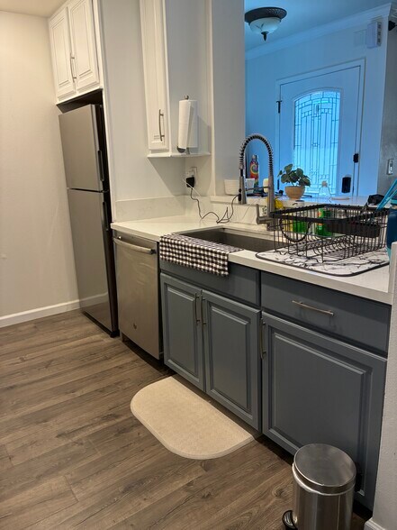 Shared sink - 25718 Hogan Dr