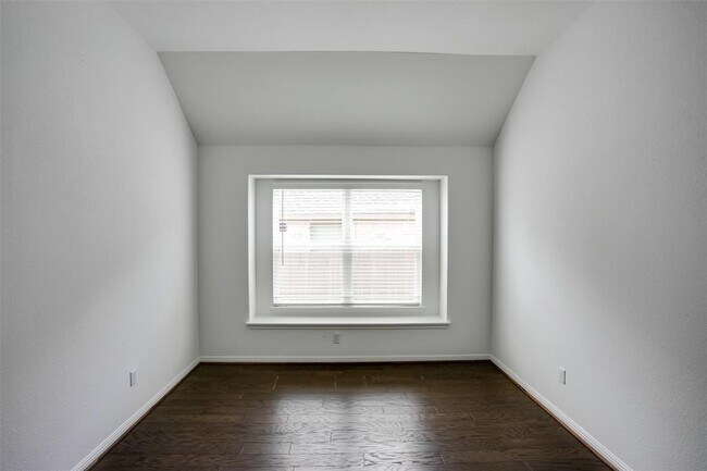 Building Photo - 105 Coronella Dr