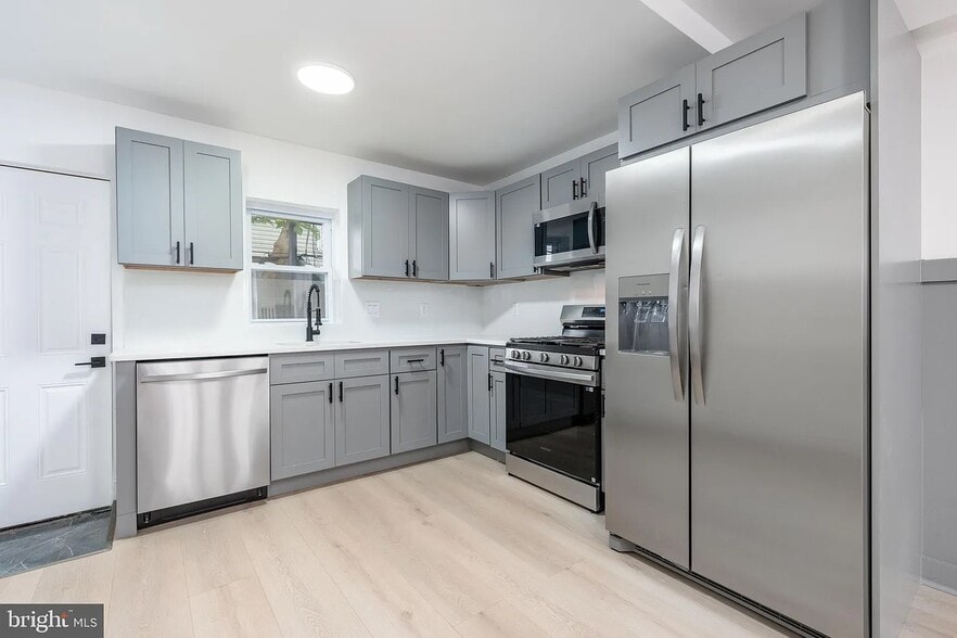 Building Photo - 2133 Latona St