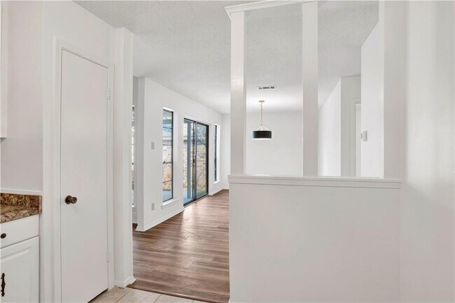 Building Photo - 6071 Highland Cir N