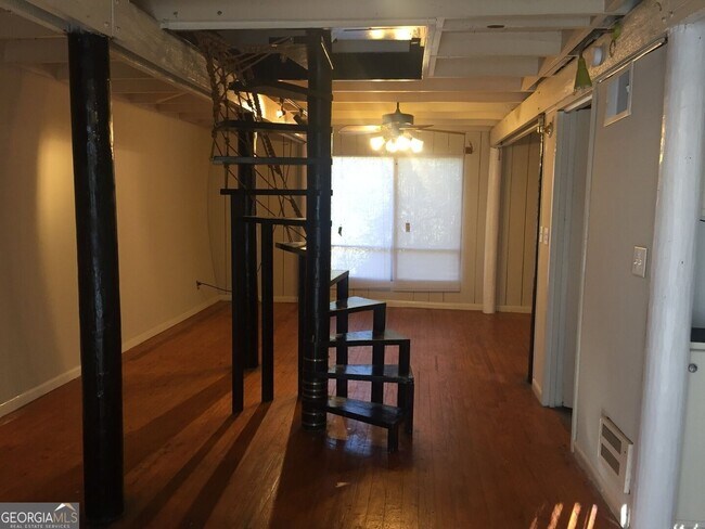 Building Photo - 1453 S Barnett Shoals Rd