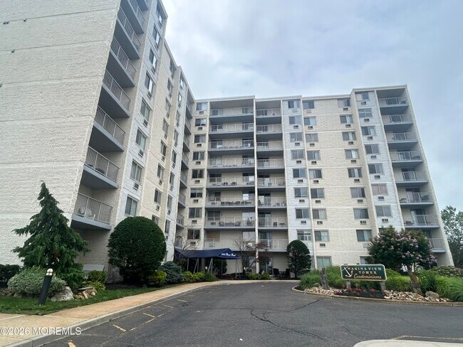 Building Photo - 1000 River Rd