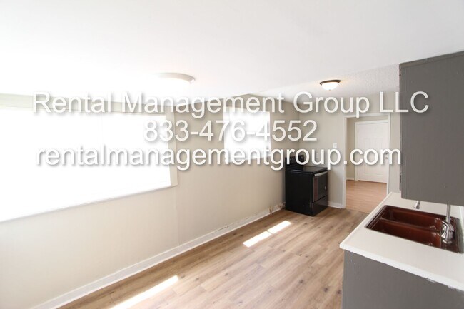 Building Photo - Corner lot with Great Curb Appeal!!