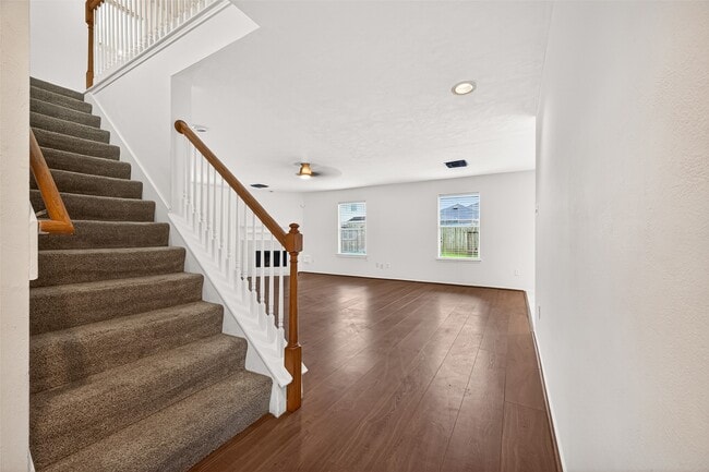 Building Photo - 8839 Aspen Meadow Dr