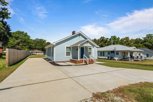 Building Photo - 607 Hillside St