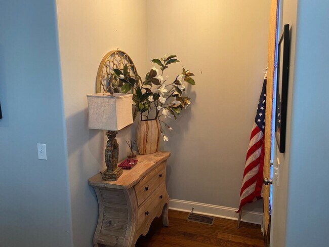 Building Photo - 4BR/4.5BA Furnished Townhome For Rent