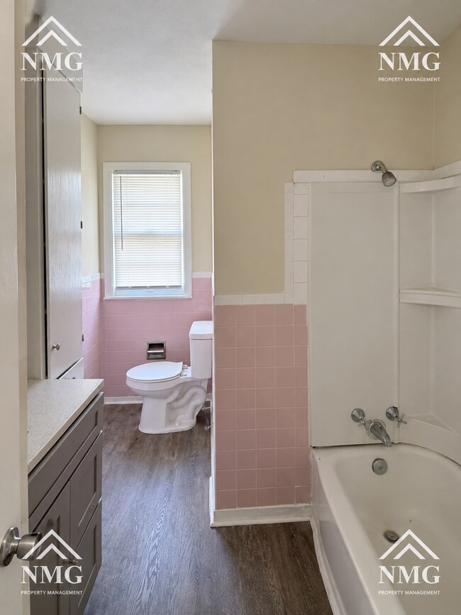 Building Photo - 215 Wildwood Ter