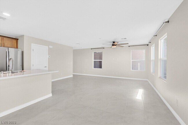 Building Photo - 372 Rosefinch St