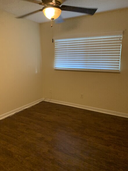 Building Photo - 6959 Aberfeldy Ave N